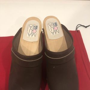 Ann Mashburn MAGUBA Brown Clogs Size 10